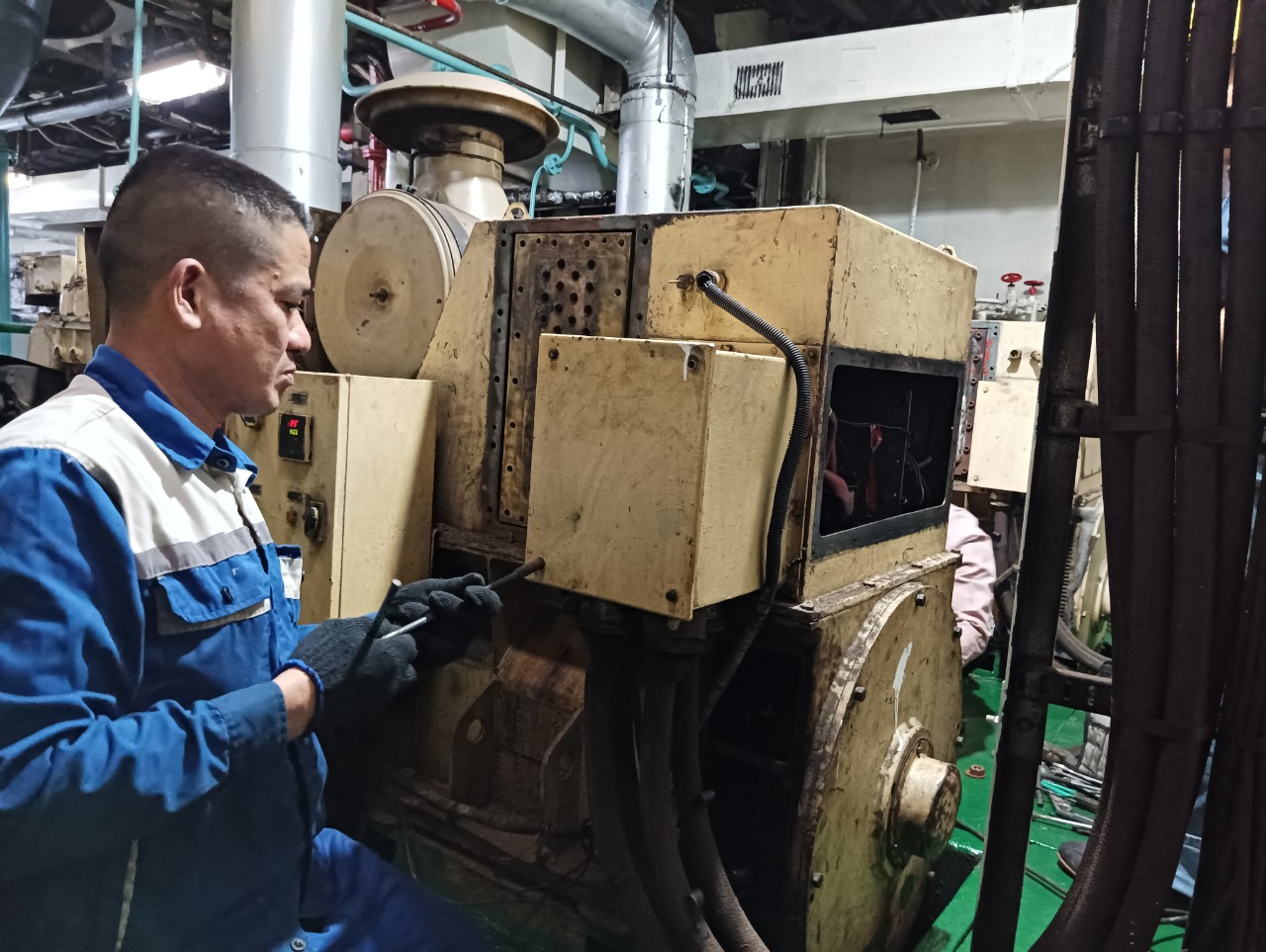 Marine service in Vietnam - maintenance generator system.